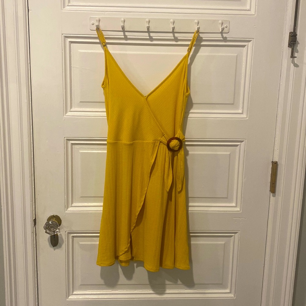 Yellow v-neck spring/summer dress